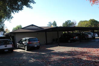 1967 Desert Cir in Walnut Creek, CA - Foto de edificio - Building Photo