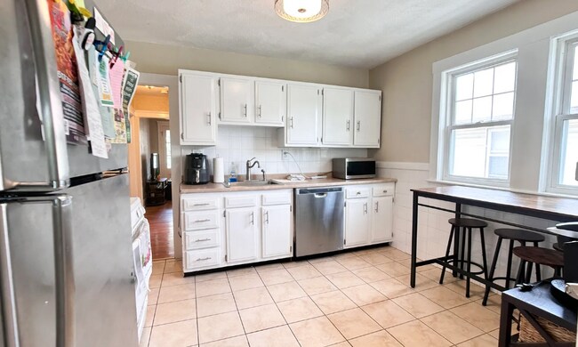 60 Litchfield St, Unit 2 in Boston, MA - Building Photo - Building Photo