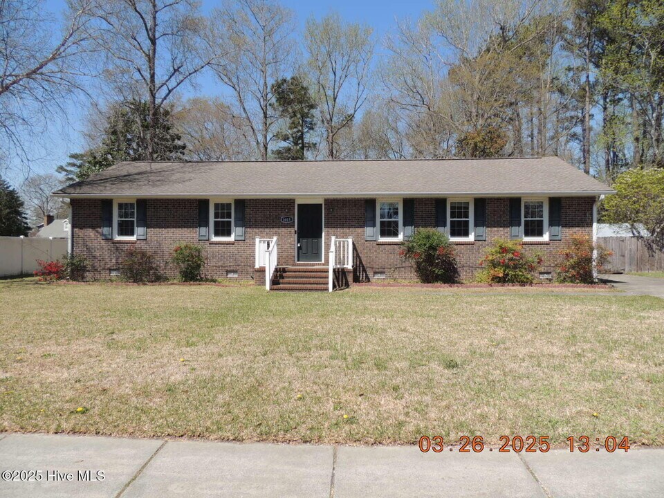 1403 Clifton Rd in Jacksonville, NC - Building Photo