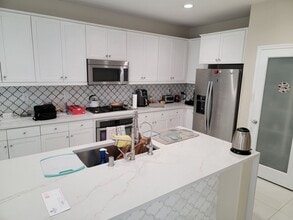 912 Pomelo Way in Fullerton, CA - Building Photo - Building Photo