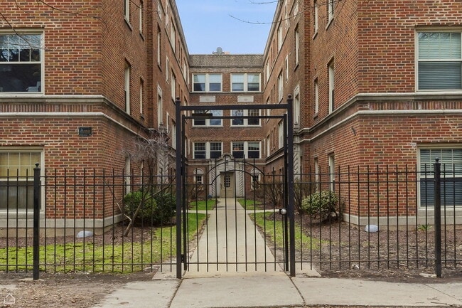 7318 N Honore St in Chicago, IL - Building Photo - Building Photo