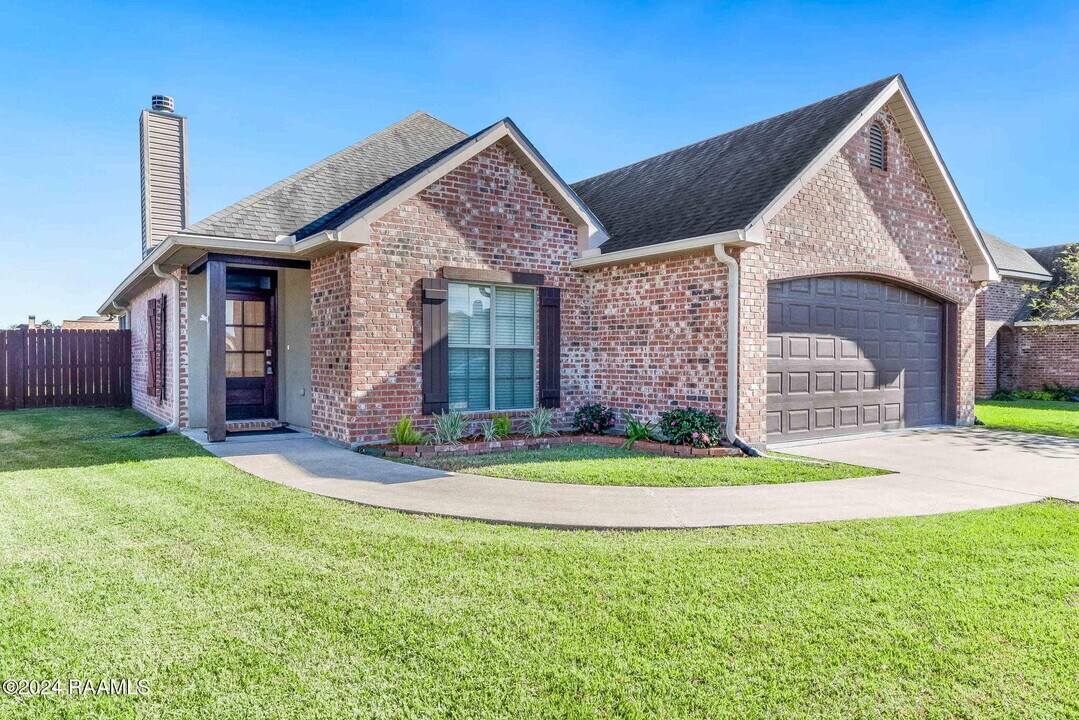 204 Everglades Dr in Lafayette, LA - Building Photo