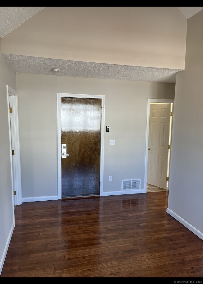 335 Meriden Rd in Waterbury, CT - Building Photo - Building Photo