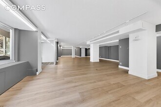 222 E 58th St in New York, NY - Building Photo - Building Photo