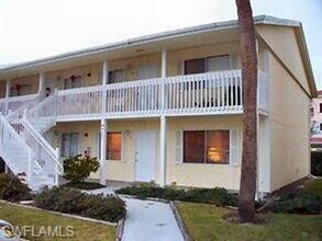 4603 Bayshore Dr-Unit -F1 in Naples, FL - Foto de edificio - Building Photo