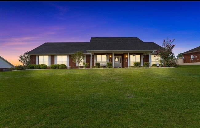 108 Fieldstone Dr