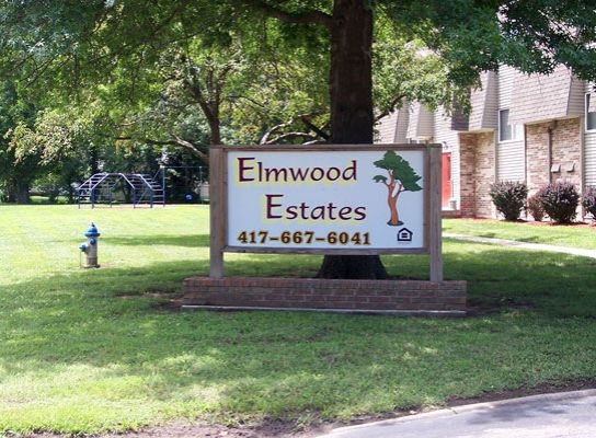 Elmwood Estates in Nevada, MO - Building Photo