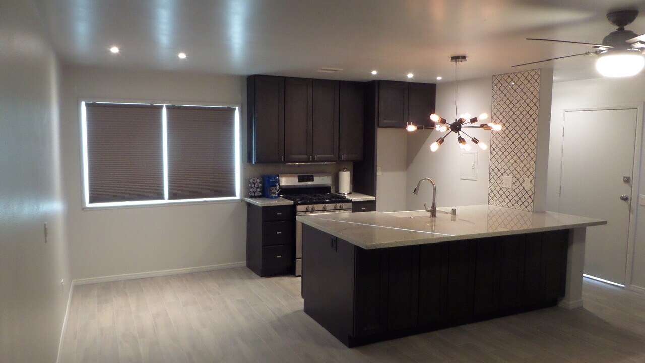 72675 Thrush Rd, Unit #4 in Palm Desert, CA - Foto de edificio