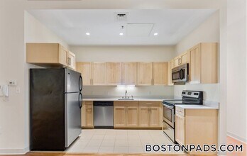 407 Washington St in Boston, MA - Building Photo - Building Photo