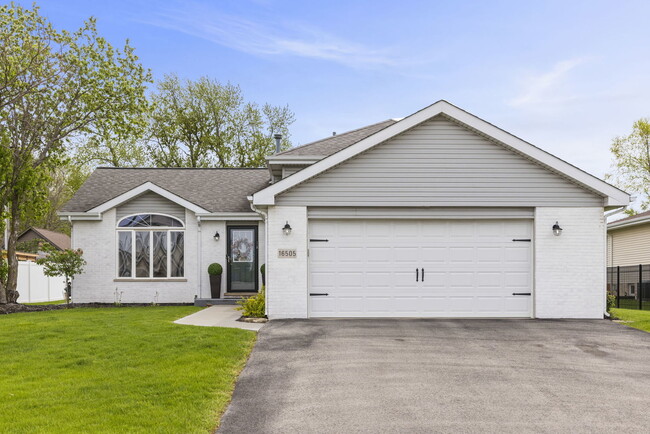 16505 Timberview Dr in Plainfield, IL - Building Photo - Building Photo
