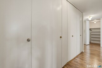 889 Farmington Ave in West Hartford, CT - Building Photo - Building Photo