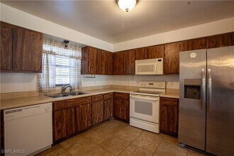 8109 Sanibel Blvd in Ft. Myers, FL - Building Photo - Building Photo