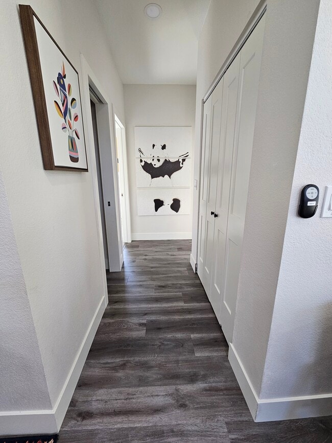 8560 Strong Ave in Orangevale, CA - Foto de edificio - Building Photo