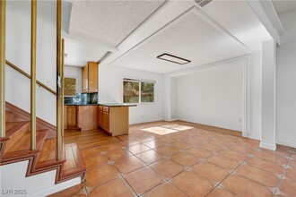 4351 Satinwood Dr in Las Vegas, NV - Foto de edificio - Building Photo