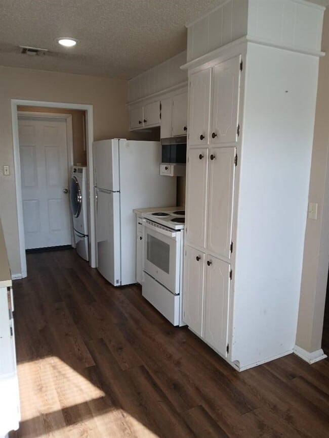 119 SE Surrey Ln in Lawton, OK - Building Photo - Building Photo