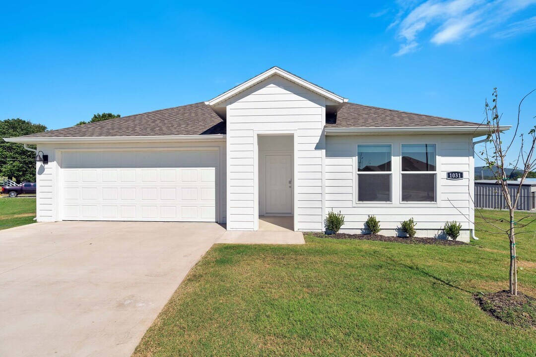 1031 Rently St in Prairie Grove, AR - Building Photo