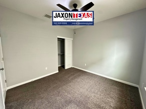826 Maple Park Ave in Sunland Park, NM - Foto de edificio - Building Photo
