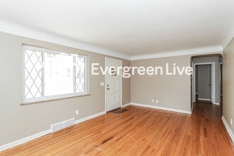 2448 Banning Rd in Cincinnati, OH - Building Photo - Building Photo