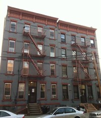 Borough Rentals in Brooklyn, NY - Foto de edificio - Building Photo