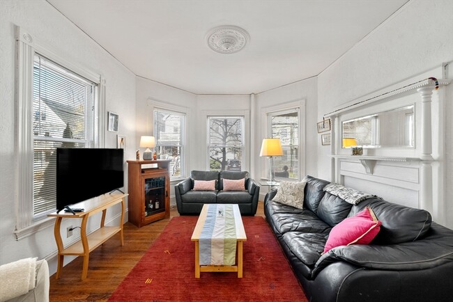 41 Burnside Ave in Somerville, MA - Foto de edificio - Building Photo