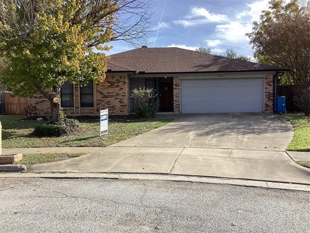 7800 Mallard Ln in Watauga, TX - Building Photo