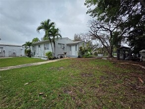 1 Esplanade Dr in Miami Springs, FL - Building Photo - Building Photo