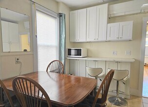 32 Pearl St, Unit 1 in Quincy, MA - Building Photo - Building Photo