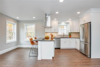 237 Tomahawk St in Baldwin Place, NY - Building Photo - Building Photo