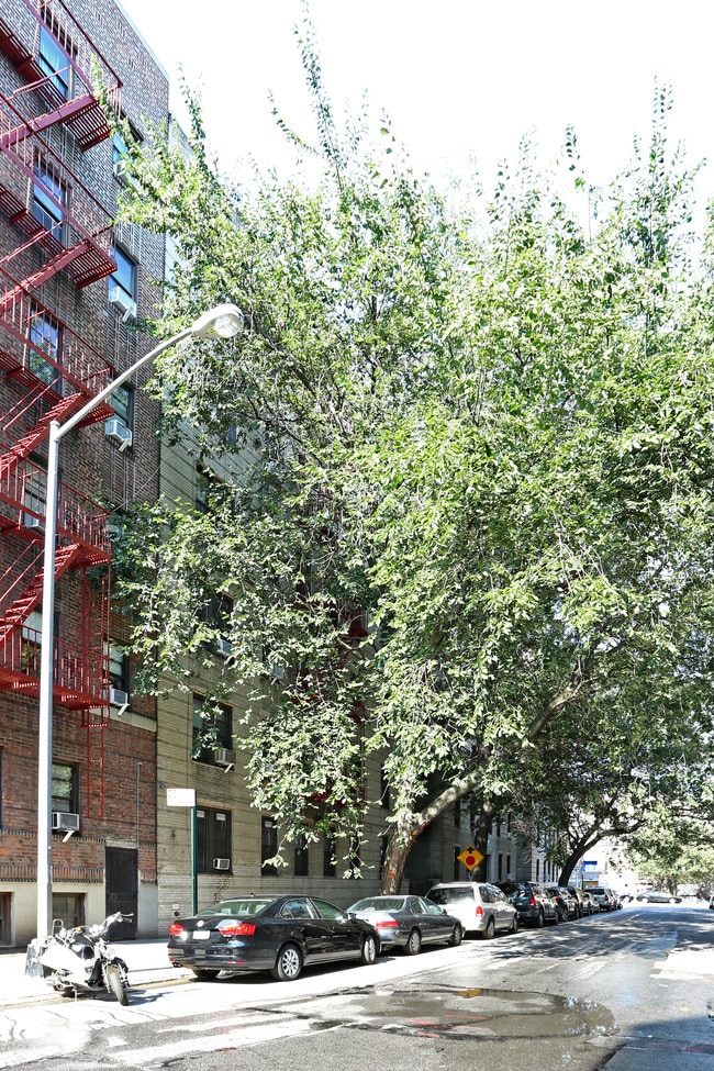 30 Dongan Place in New York, NY - Building Photo - Building Photo