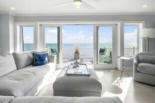 43 Hillside Ave in Milford, CT - Building Photo