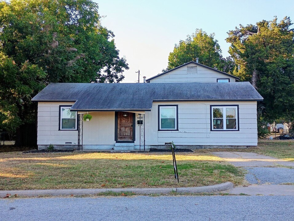 4000 SE 10th Pl in Del City, OK - Building Photo