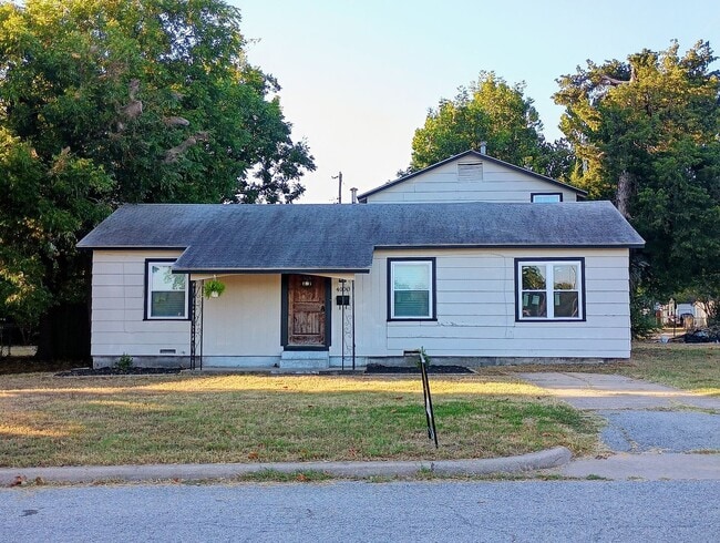 property at 4000 SE 10th Pl