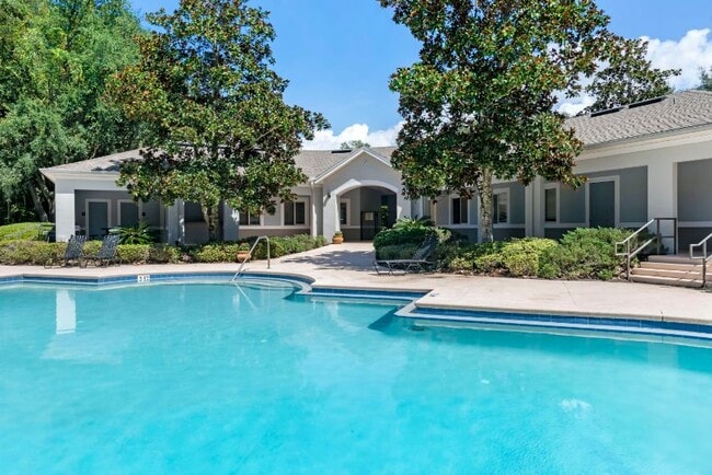 Courtney Manor Apartments