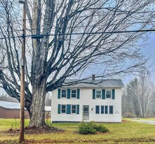 1699 Main St in Readfield, ME - Building Photo