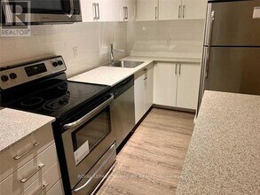 2550 Eglinton Ave W in Mississauga, ON - Building Photo - Building Photo