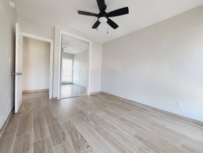 9949 Pinewood Ave in Los Angeles, CA - Foto de edificio - Building Photo