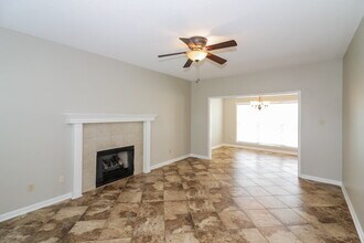 15 Austin Cir in Oakland, TN - Foto de edificio - Building Photo