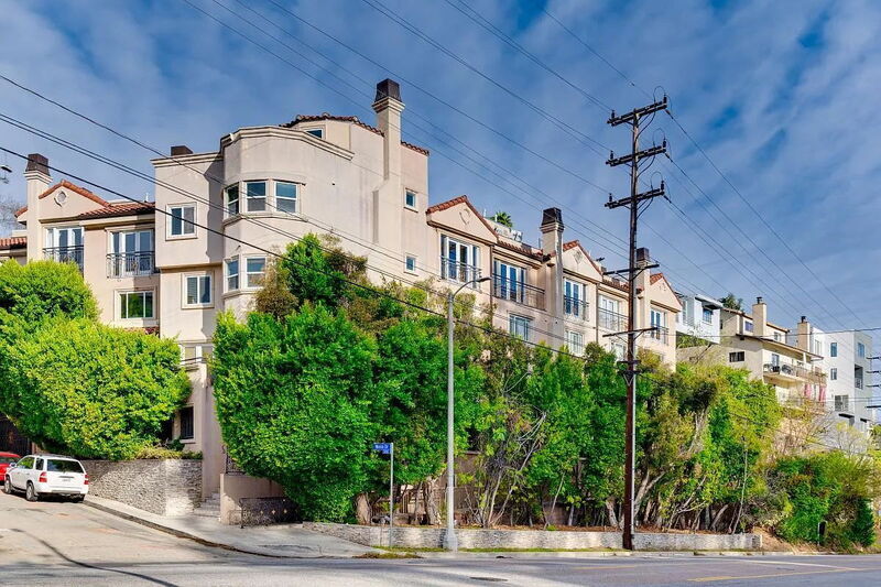 3401 Barham Blvd in Los Angeles, CA - Building Photo