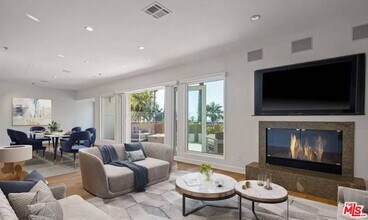 2203 Ocean Ave in Santa Monica, CA - Building Photo - Building Photo