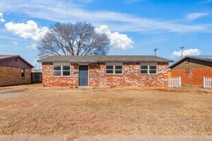 5614 44th St in Lubbock, TX - Building Photo