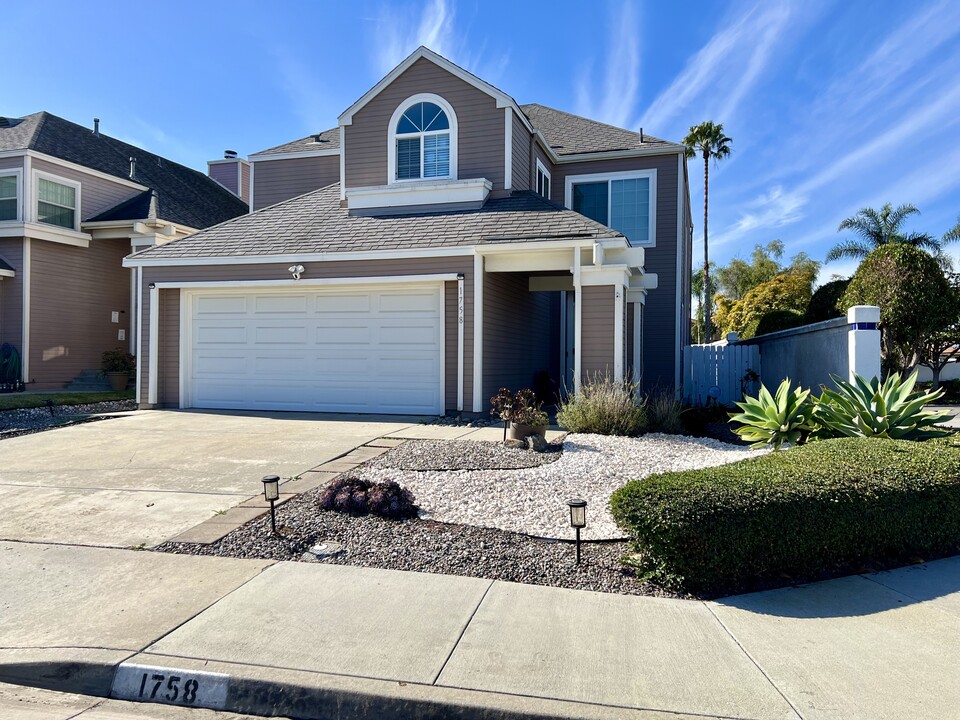 1758 Corte Ventana in Oceanside, CA - Building Photo