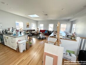 65 Burrell St, Unit 3 in Boston, MA - Building Photo - Building Photo