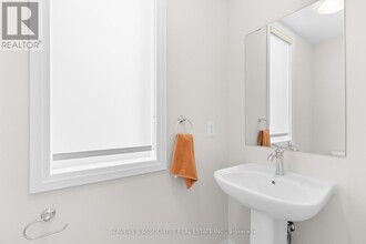 16 Crossmore Cres in Cambridge, ON - Building Photo - Building Photo