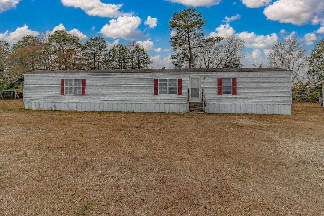 218 Little Dove Rd in Pikeville, NC - Building Photo
