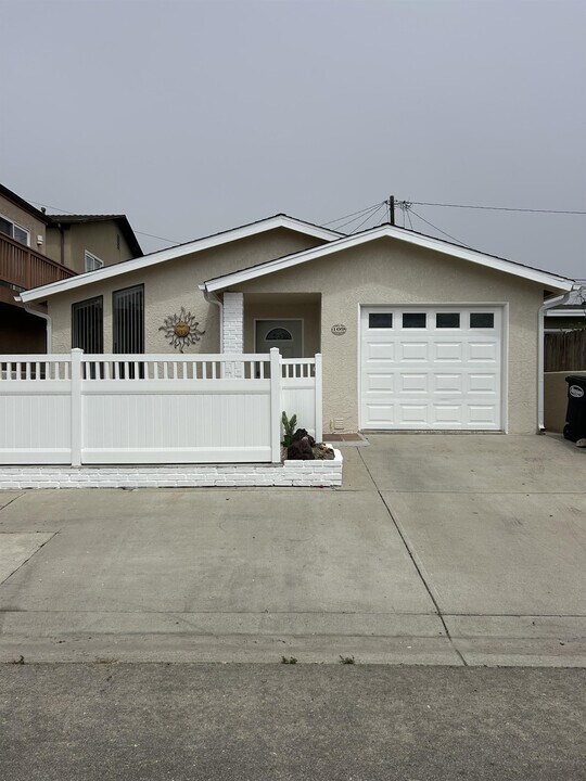 109 Glendale Ave in Oxnard, CA - Building Photo