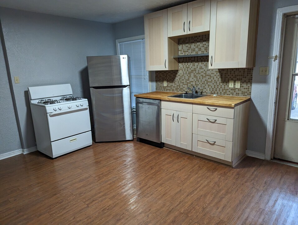 1231 Kings Hwy in Dallas, TX - Building Photo