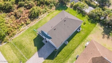 553 Kingsbury Ln in Lehigh Acres, FL - Building Photo - Building Photo