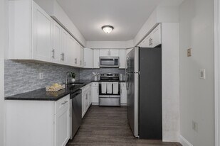 Oak Knoll in Norwalk, CT - Building Photo