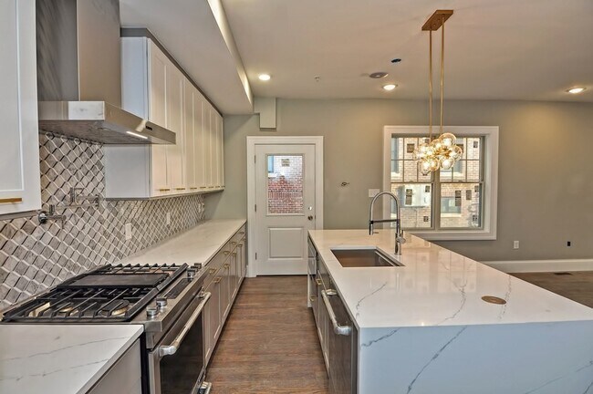 55 Hutchings St in Boston, MA - Building Photo - Building Photo