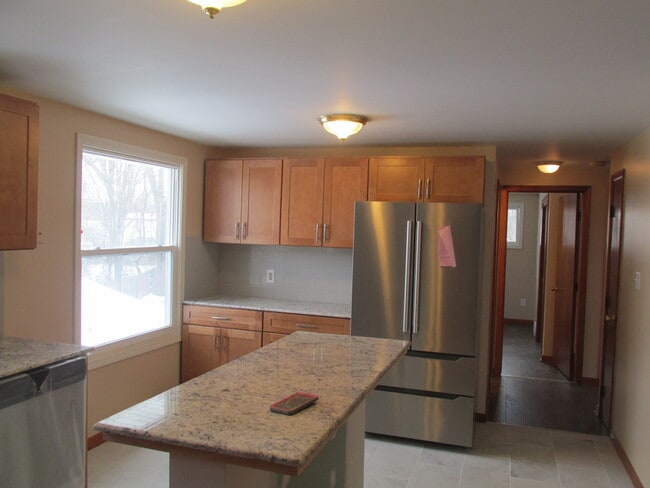 101 Dale Dr, Unit upper in North Tonawanda, NY - Building Photo - Building Photo